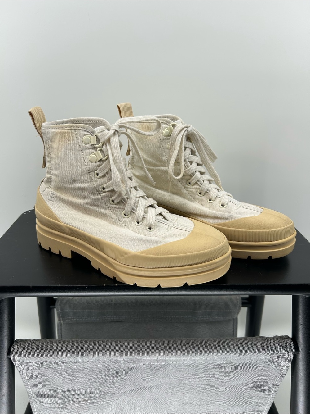 Everlane Women's High-Top Canvas Combat Boots in Cream and Tan